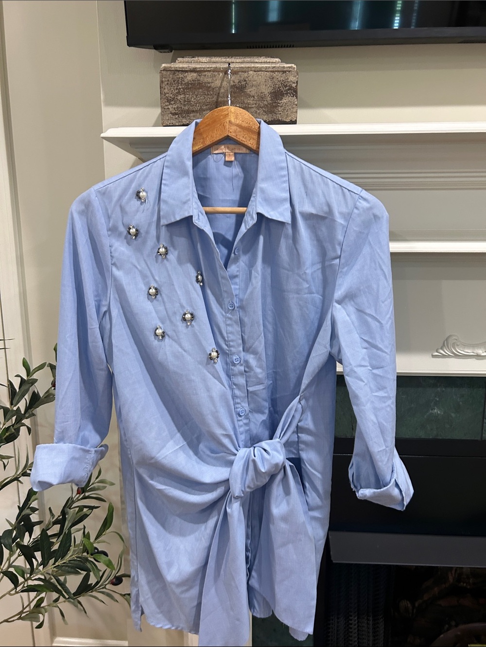 Gibson Latimer Light Blue Button-Front Tie-Waist Shirt with Embellished Accents